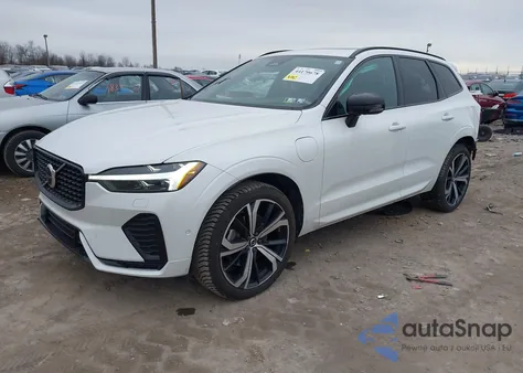 2022 Volvo Xc60 Recharge Plug-In Hybrid T8 R-Design z USA, uszkodzony, nr VIN YV4BR0DMXN1946407